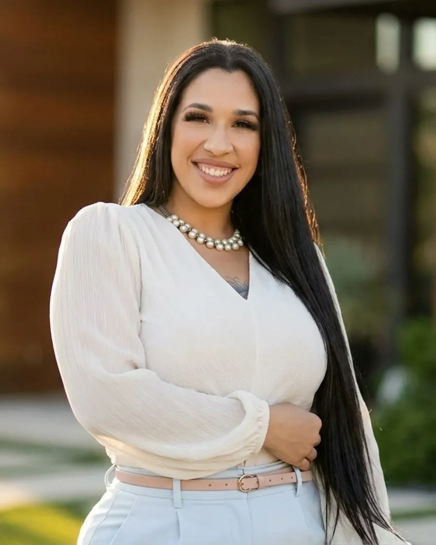 Portrait of Jazmine Clausen-Soir, REALTOR®